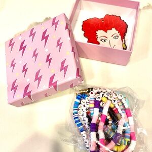 Friendship bracelets, TS friendship bracelets.